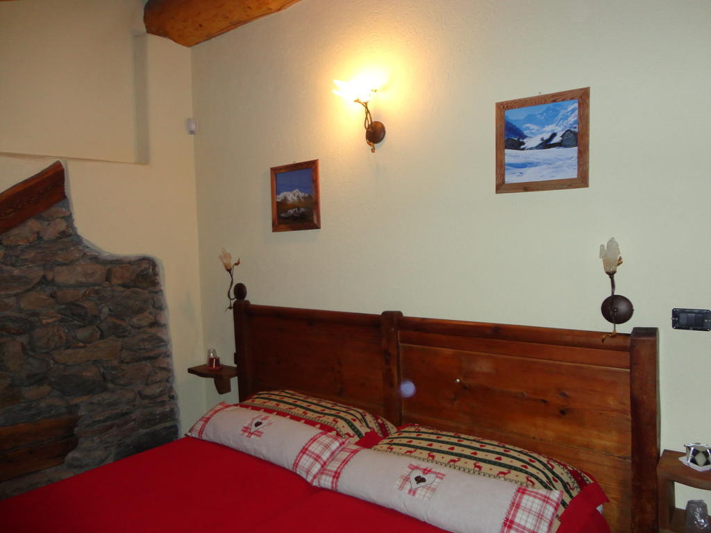 Les Chevreuils Bed and Breakfast Introd Habitación foto
